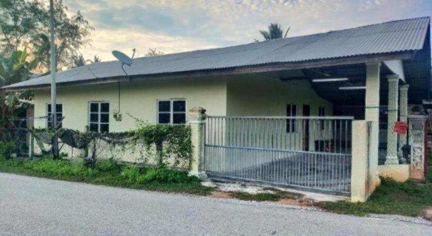 Oyo 90577 Safi Homestay Kuala Terengganu Ngoại thất bức ảnh